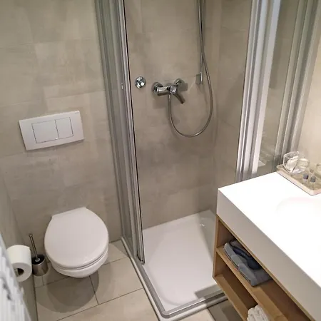 Lehn Hotel 3*