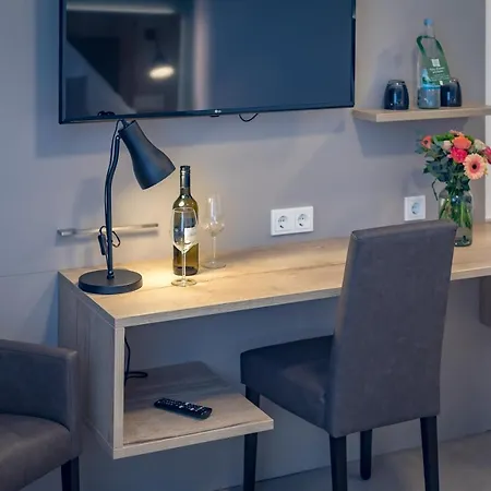 Lehn Hotel 3*